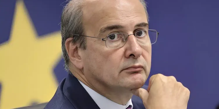 Χατζηδάκης: Συγκίνηση και περηφάνια για τον πατέρα του που τραυματίστηκε στο ελληνοαλβανικό μέτωπο