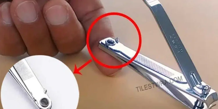 Η μικρή στρογγυλή τρύπα του νυχοκόπτη έχει μια ειδική χρήση εδώ και χρόνια που λίγοι γνωρίζουν