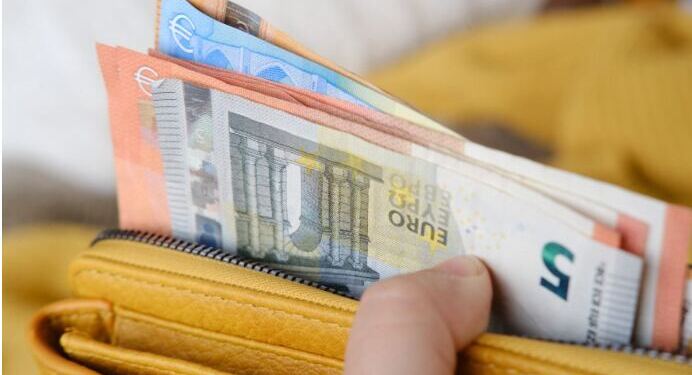 Μηνιαίο επίδομα έως 783€ απ’ τον ΕΦΚΑ: Ποιοι το παίρνουν άμεσα