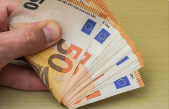 Επιχείρηση “ζεστό χρήμα”: Επίδομα 250€ και αυξήσεις στους συνταξιούχους, επίδομα θέρμανσης, επιστροφή ενοικίου