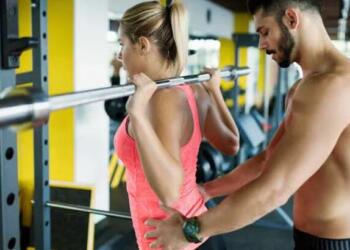 45χρονη γυμνάστρια βiασε άγρıα τον 16χpονο φίλο της κόρης της 300 φορές