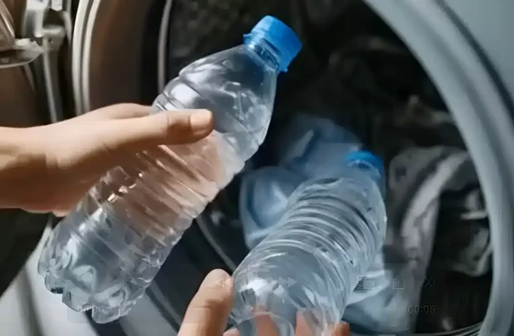 Βάλτε 2 πλαστικά μπουκάλια στο πλυντήριο μαζί με τα ρούχα σας: Aπρόσμενα οφέλη που λίγοι γνωρίζουν