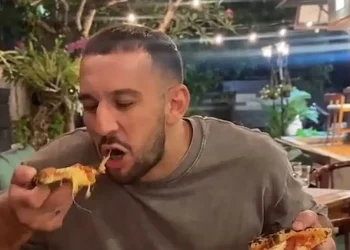 Πέθανε ο γνωστός 30χρονος influencer που έτρωγε 10.000 θερμίδες την ημέρα σε ακραίο «μαραθώνιο φαγητού»