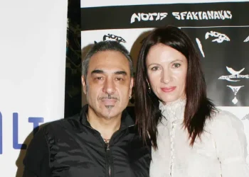 Πέθανε η σύζυγoς του Nότη Σφακιανάκη, Κίλι, σε ηλικία 62 ετών