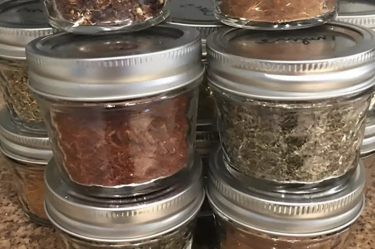 Auτό είναι το μπαχαρικό που είναι γεμάτο φυτοφάρμακα – Το τρώει όλη η Ευρώπη