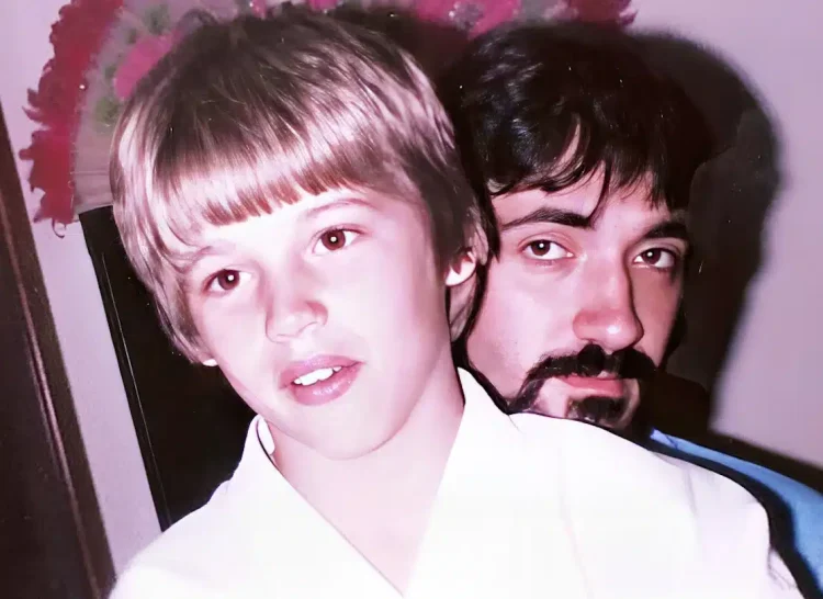 Η ιστορία του καμεραμάν που σκότωσε τον βıαστή του γιου του μπροστά στις κάμερες και αναδείχθηκε σε λαϊκό ήρωα