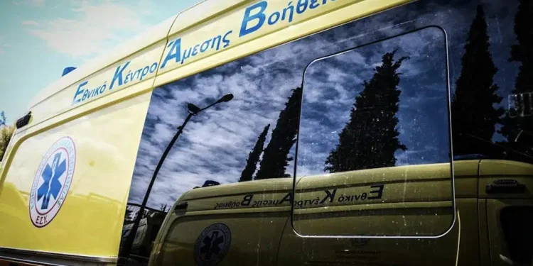 Αδιανόητο περιστατικό: Ρομά κάλεσαν για πλάκα ασθενοφόρο και το έσπασαν πετώντας πέτρες