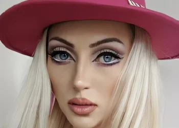 Νεκρή η «Ανθρώπινη Barbie» – Μυστήριο με τον θάνατό της