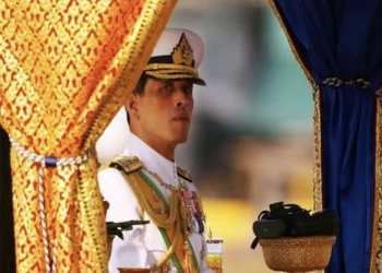 Ο πλουσιότερος βασιλιάς του κόσμου: 17.000 σπίτια, 38 ιδιωτικά τζετ και 52 χρυσά σκάφη