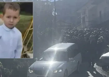 Έκλαψε η Παναγία σήμερα: Σπαραγμός στην κηδεία του 3χρονου Ανδρέα -Γονάτισαν όλοι στις σπαρακτικές κραυγές της μάνας