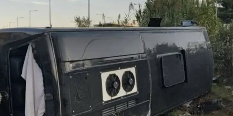 Εκτροπή λεωφορείου με 40 επιβάτες έξω από τον Ριζόμυλο του Βόλου – Στο νοσοκομείο 14 ελαφρά τραυματίες