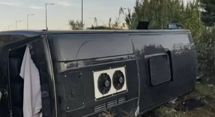 Εκτροπή λεωφορείου με 40 επιβάτες έξω από τον Ριζόμυλο του Βόλου – Στο νοσοκομείο 14 ελαφρά τραυματίες