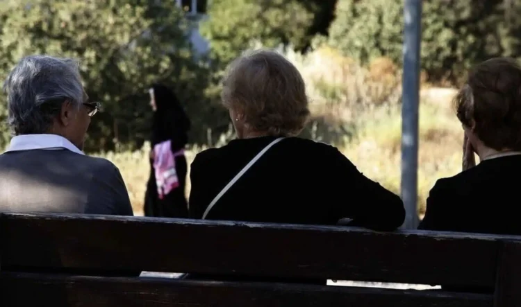 Πριν μια ώρα μαθεύτηκε και επίσημα: Καταπληκτικά νέα για όλους τους Έλληνες που είναι πάνω από 60 χρονών