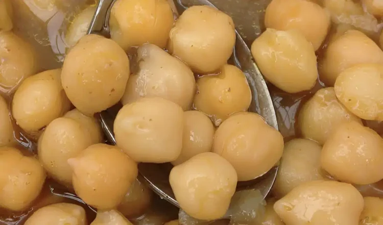 Το μυστικό συστατικό που βοηθάει να μαλακώσουν γρήγορα τα ρεβίθια