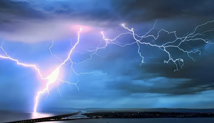 Καιρός: Ετοιμαστείτε! Έρχεται η… «Αντέλ» σε λίγες ώρες – Οι 10 «κόκκινες» περιοχές που θα «χτυπηθούν»