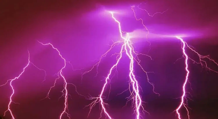 Κόκκινη προειδοποίηση από την ΕΜΥ για την κακοκαιρία «Αντέλ» – Ποιες περιοχές θα χτυπήσουν οι καταιγίδες τις επόμενες ώρες