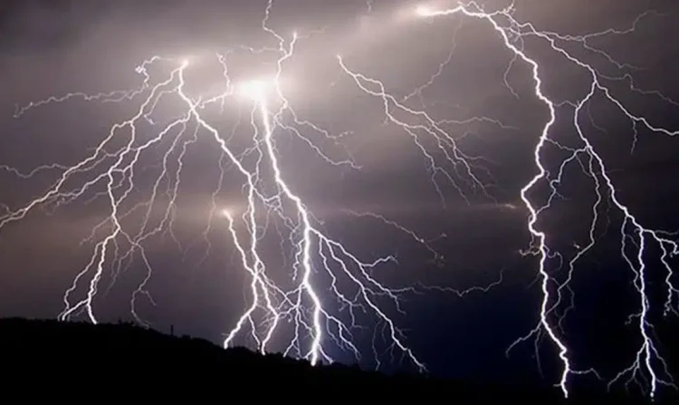 Ασταμάτητη η Κακοκαιρία «Αντέλ» – Νέο έκτακτο δελτίο από την ΕΜΥ –  Οι «κόκκινες» 11 περιοχές που θα «χτυπηθούν»