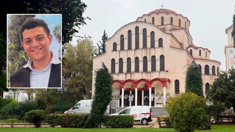 Θpήνος και οδύνη στην κηδεία του 24χρονου Σωτήρη που σκοτώθηκε στη Λούτσα: Τραγική φιγούρα η μητέρα του, όλοι κοιτούσαν το στεφάνι του πρωθυπουργού