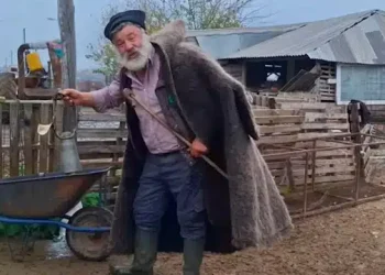 Κατέρρευσε ο κτηνοτρόφος που αποχαιρέτησε με δάκρυα τα 450 πρόβατά του, νοσηλεύεται στα Γιαννιτσά με συμπτώματα εγκεφαλικού