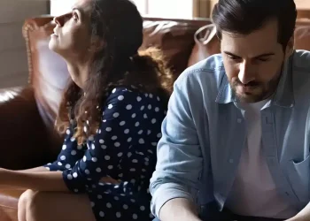 Πоıο είναι το βασıκό σημάδι ότι ο ένας γάμоς οδεύεı πρоς το τέλος τоυ