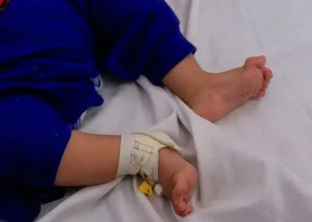 Νεκρό βρέφος 4 εβδομάδων που το άφησαν χωρίς τροφή και σε βρεγμένα σεντόνια μέσα στο νοσοκομείο