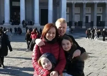 Χριστουγεννιάτικο ρεβεγιόν κατέληξε σε τραγωδία: Μητέρα και κόρη πέθαναν από τροφική δηλητηρίαση, χαροπαλεύει ο πατέρας