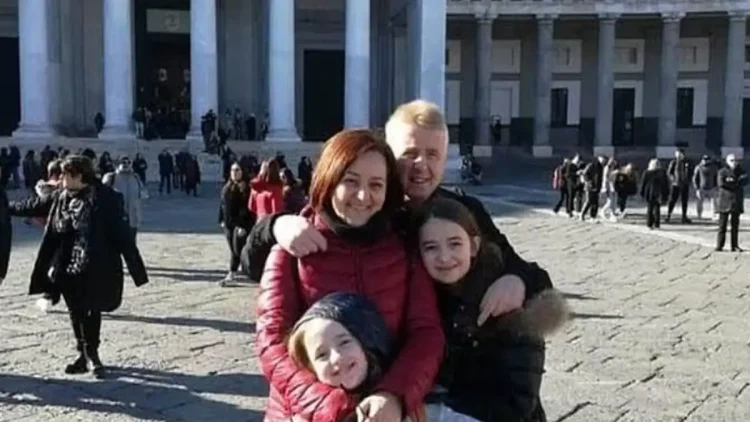 Χριστουγεννιάτικο ρεβεγιόν κατέληξε σε τραγωδία: Μητέρα και κόρη πέθαναν από τροφική δηλητηρίαση, χαροπαλεύει ο πατέρας