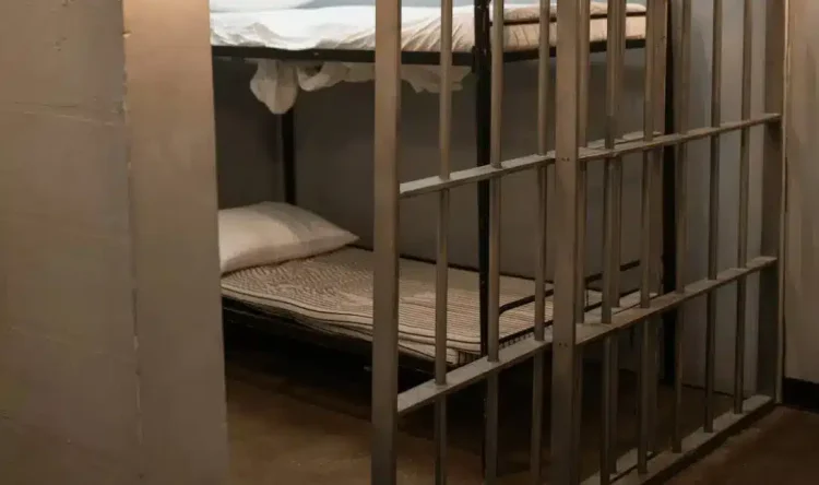 Δολοφονήθηκε στη φυλακή καθηγητής που βίασε 15χρονη