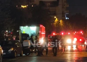 Νεκροί δύο άνδρες που εγκλωβίστηκαν σε φωτιά σε διαμέρισμα στην Καλλιθέα