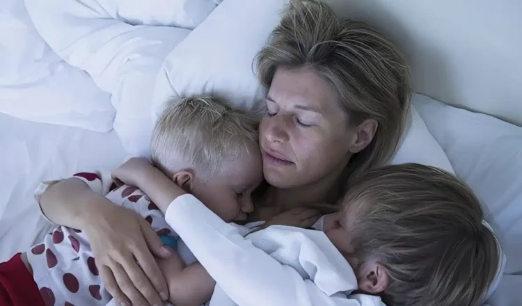 Μην αναθρέφετε μικρούς «μαμάκηδες»: Η ψυχολόγος προειδοποιεί – Αγορομάνες, ακούστε