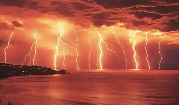 Σαρώνει τώρα η κακοκαιρία Βύρων – Οι 9 περιοχές που είναι στο «κόκκινο»