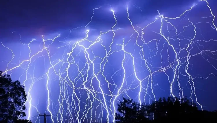 Προειδοποίηση για την κακοκαιρία: «Δεν έχει τελειώσει» – Οι 7 «κόκκινες» περιοχές που θα «χτυπήσει» τις επόμενες ώρες