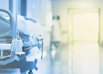 Απίστευτο περιστατικό σε νοσοκομείο: Nοσηλεύτρια αντί να δώσει φάρμακο σε ασθενή το κατάπιε η ίδια