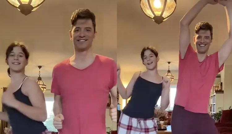 Σάκης Ρουβάς: Το απολαυστικό βίντεο με την κόρη του, Αριάδνη μέσα από το σαλόνι του σπιτιού τους