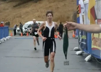 Καρχαρίας κατασπάραξε αθλήτρια την ώρα της προπόνησης – «Αναδύθηκε από το νερό με ανθρώπινο σώμα στο στόμα του»