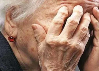Ο αδερφός μου έκλεισε τη μάνα μας σε γηροκομείο. Να αγαπάτε τους γονείς σας ως το τέλος, ζητώ συγγνώμη!