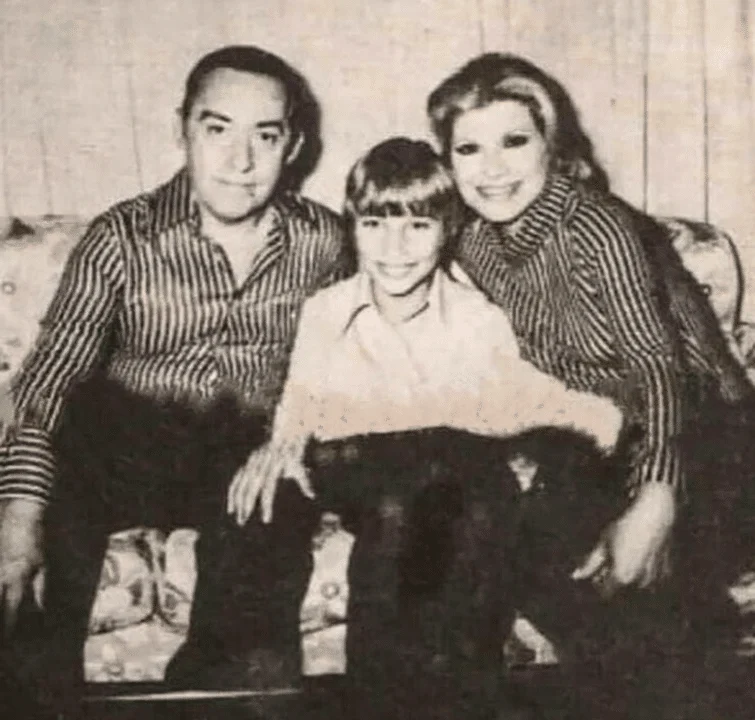 1682622477787 346854285 nikos elsa rizou gios