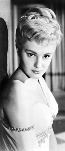 Πέθανε μακριά από τα φώτα της δημοσιότητας η όμορφη «αδελφή» του Θανάση Βέγγου στην ταινία παπατρέχας 2