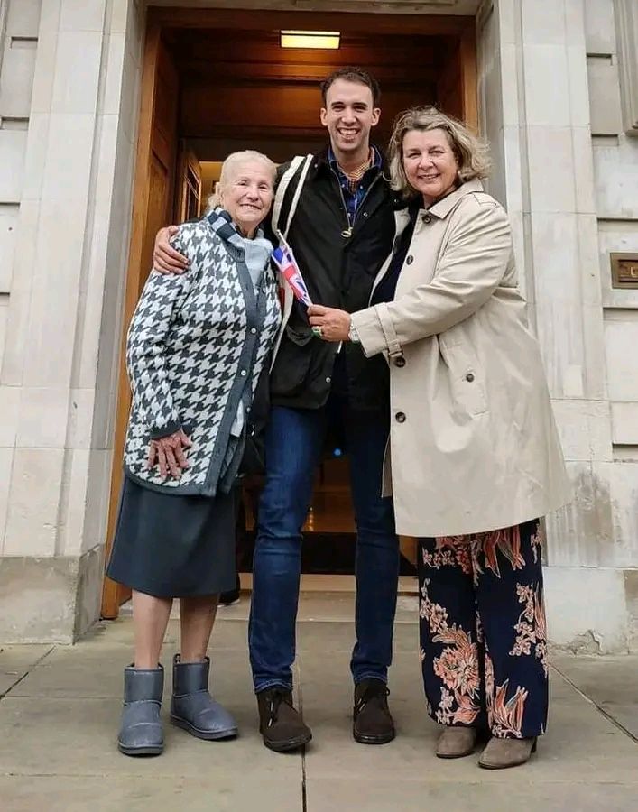 Πως είναι σήμερα στα 88 η όμορφη ηθοποιός του ελληνικού κινηματογράφου - Η σπάνια δημόσια εμφάνιση 3 576995345 3197976580384525 4063893441282789674 n