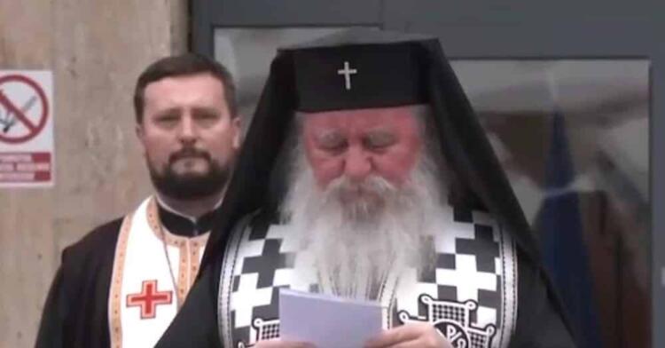 Τραγωδία με οπαδούς του ΠΑΟΚ: «Λύγισε» ο Μητροπολίτης Ιωάννης την στιγμή που διάβαζε τα ονόματα των 7 παλικαριών, στο τρισάγιο στη Ρουμανία