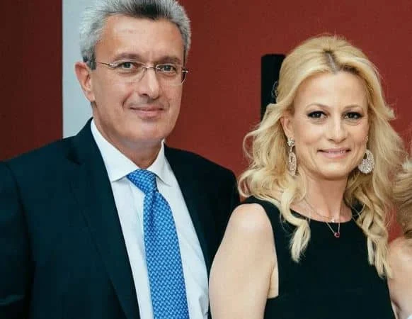 Δεν το γνώριζε κανείς: Το πραγματικό επάγγελμα της συζύγου του Νίκου Χατζηνικολάου, Κρίστυς Τσολακάκη και η καταγωγή της για την οποία είναι περήφανη 4 953 582x450 1