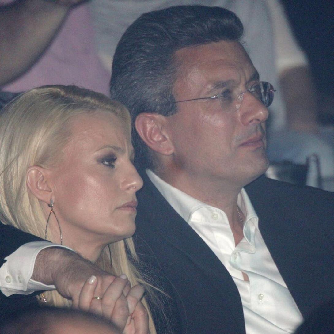 Δεν το γνώριζε κανείς: Το πραγματικό επάγγελμα της συζύγου του Νίκου Χατζηνικολάου, Κρίστυς Τσολακάκη και η καταγωγή της για την οποία είναι περήφανη 1 965 1090x1090 1