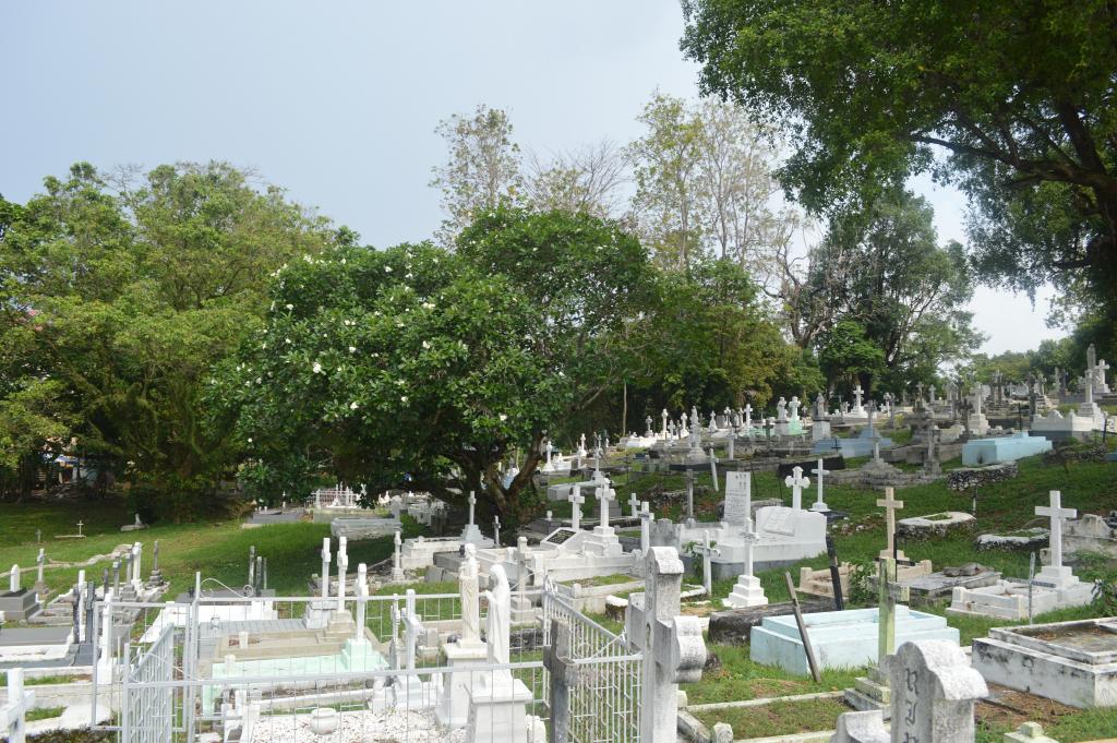 Τι συμβαίνει με την ψυχή όταν το σώμα αποτεφρώνεται; 3 bukit serindet christian cemetery 2509