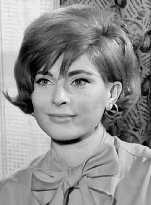 Πέθανε μακριά από τα φώτα της δημοσιότητας η όμορφη «αδελφή» του Θανάση Βέγγου στην ταινία παπατρέχας 3 l