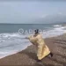 Ιερέας έριξε τον Σταυρό στη θάλασσα με καλάμι ψαρέματος