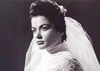 Φωτογραφία ντοκουμέντο – Θρυλική Ελληνίδα νύφη στα 18 στον πρώτο της γάμο πριν από 74 χρόνια