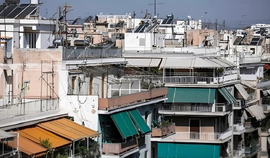 Νέο πρόγραμμα ανακαίνισης που καλύπτει πλακάκια, τέντες, κουφώματα και κουζίνες και αφορά μόνο παλιές κατοικίες