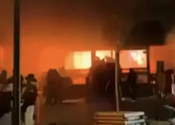 Ματωμένη Πρωτοχρονιά στην Ελβετία – Τουλάχιστον 40 νεκροί από την έκρηξη σε μπαρ στο χιονοδρομικό κέντρο Κραν Μοντανά