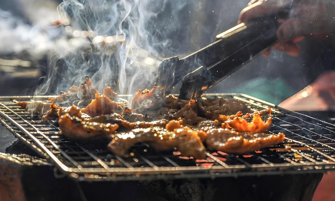 Τσικνοπέμπτη 2026: Ποια ημέρα πέφτει – Θα σας εκπλήξει