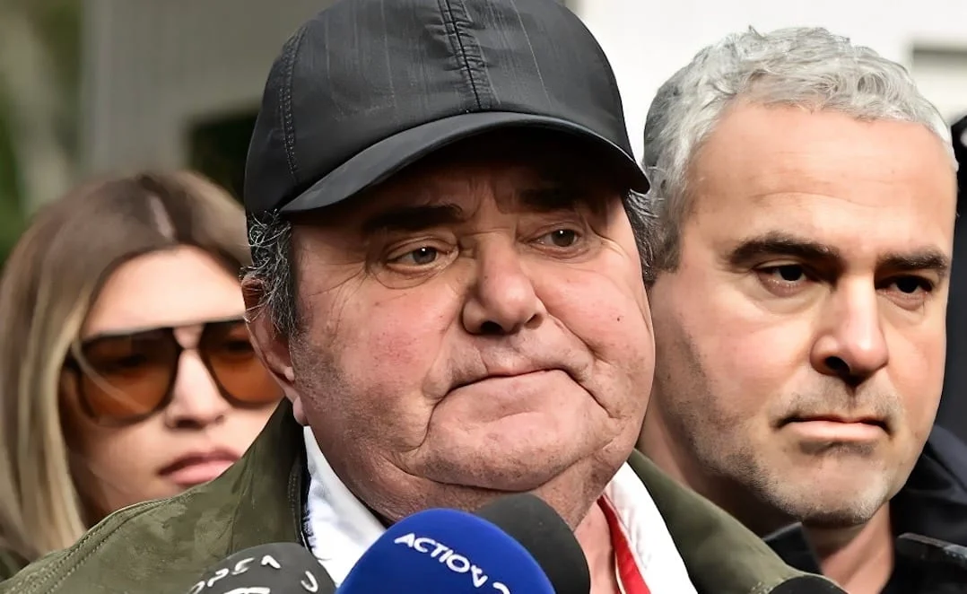 Κώστας Ανεστίδης έξω από Μαξίμου: «Θέλουμε να μας δώσουν τα κλεμμένα λεφτά που μας έτρωγαν έξι χρόνια»